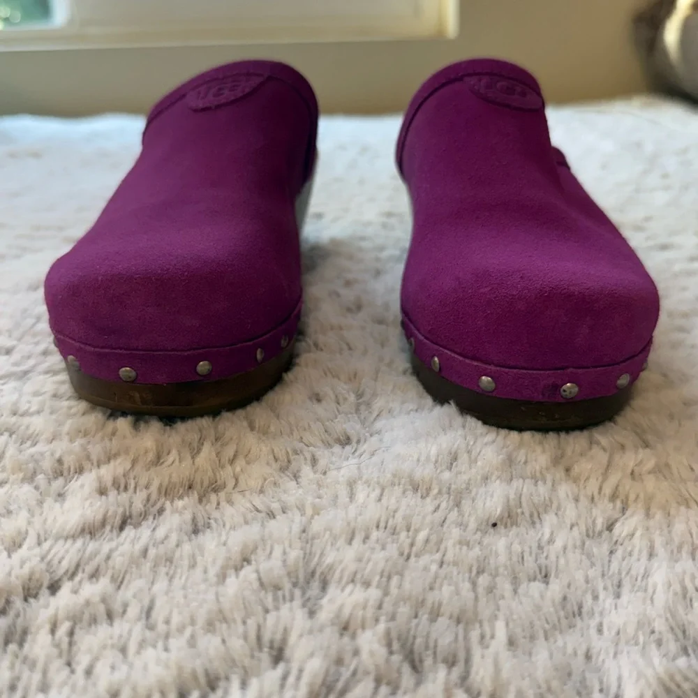 Girls UGG Suede Fuchsia Clogs